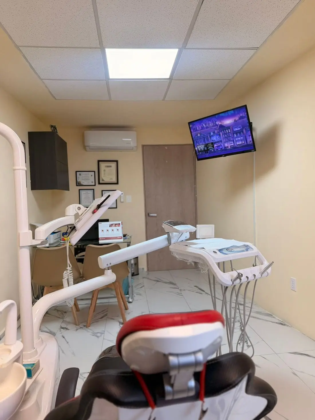 Vista general del consultorio 3111 desde la unidad dental
